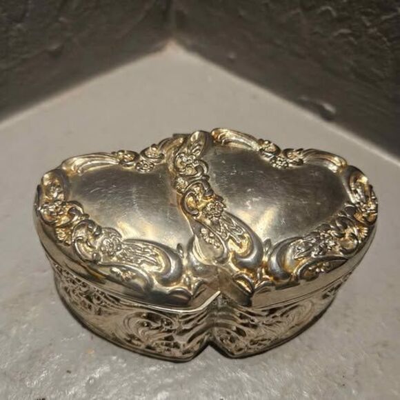 Antique Silver Plate Jewelry Trinket Box Double Heart Hinged 4" x 3" - Picture 1 of 7